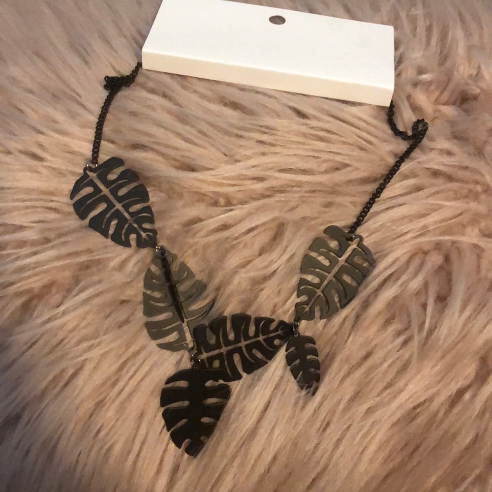 NWT H&M necklace